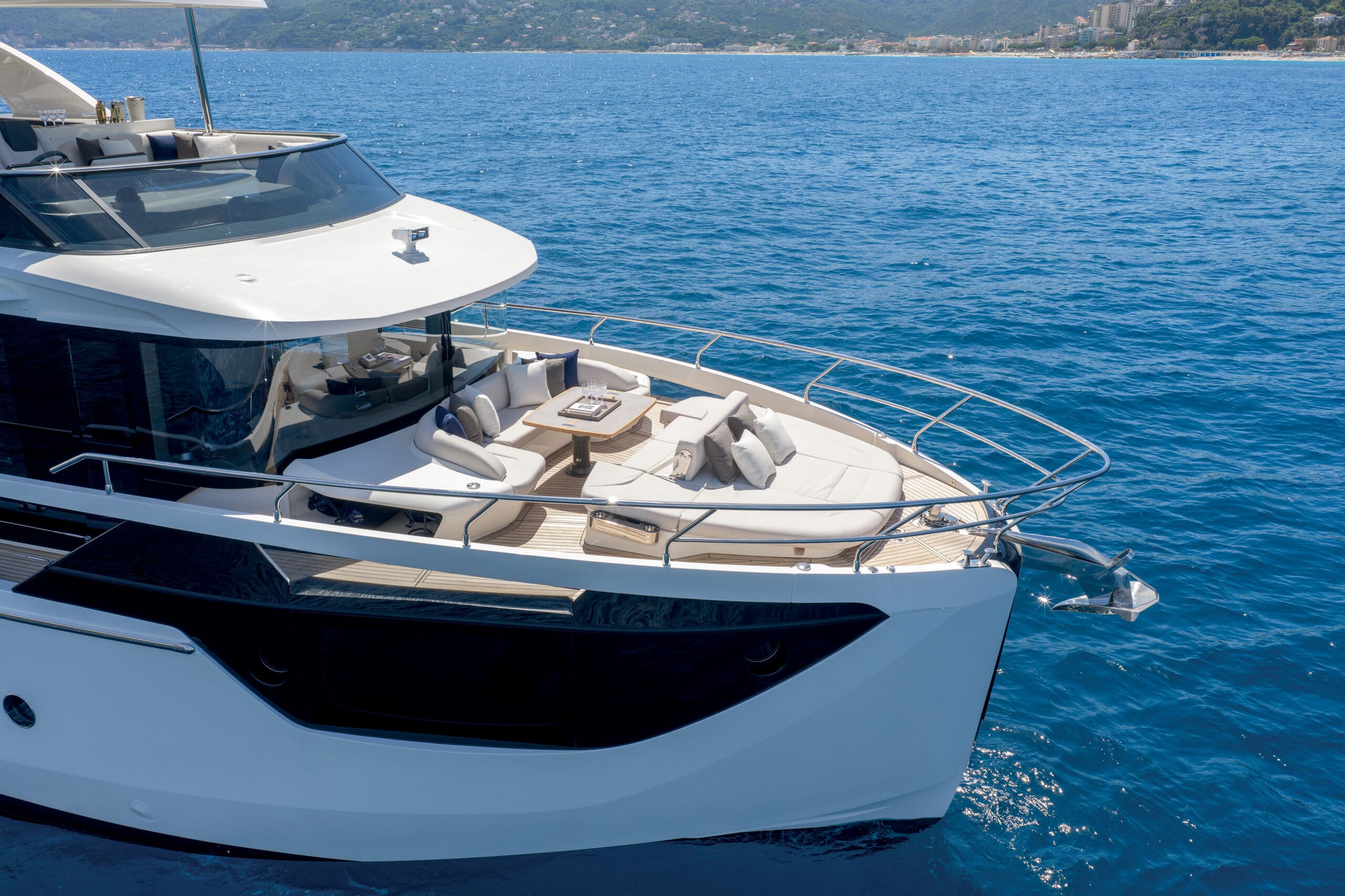 Absolute Navetta 58 exterior