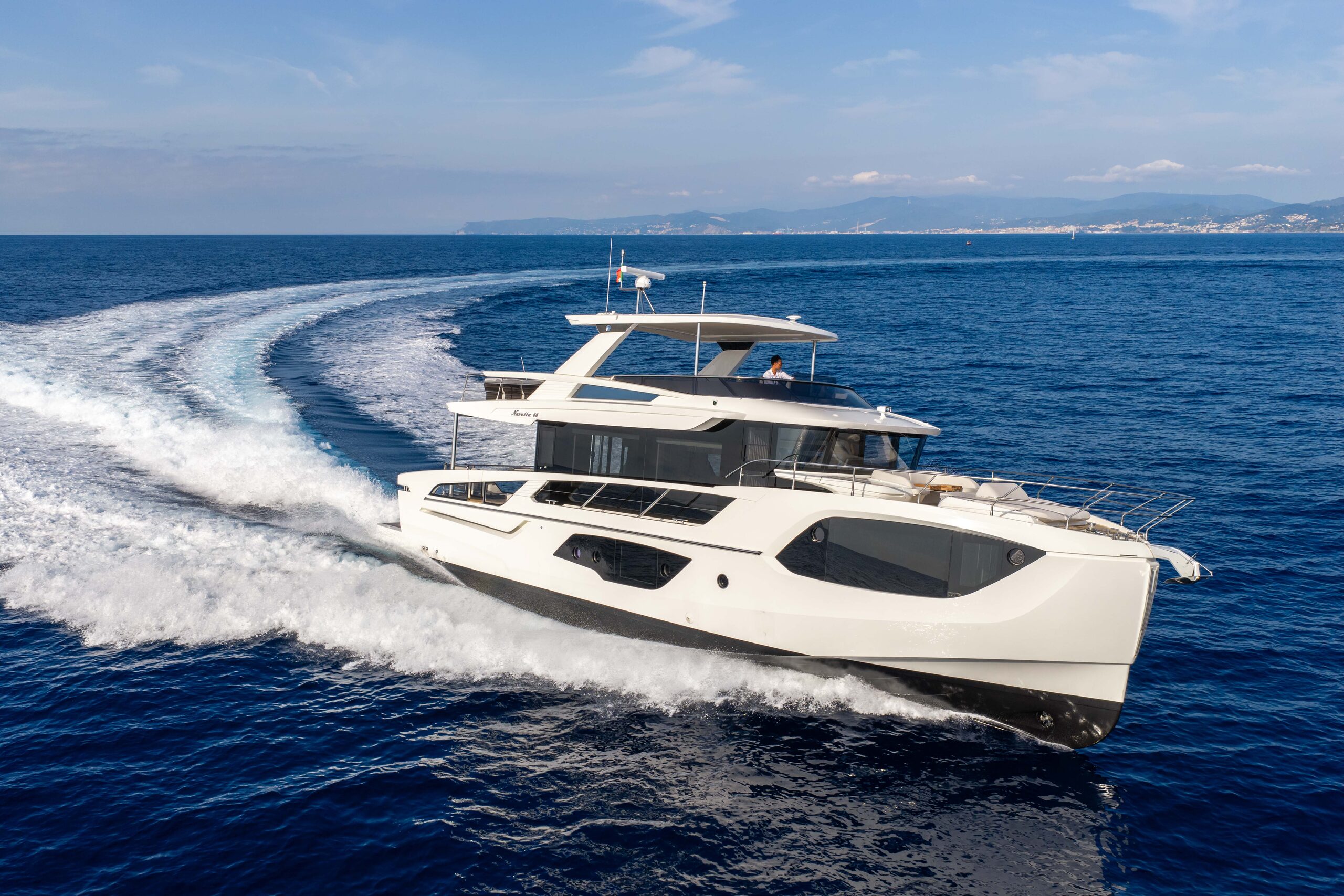 Absolute Navetta 66 exterior