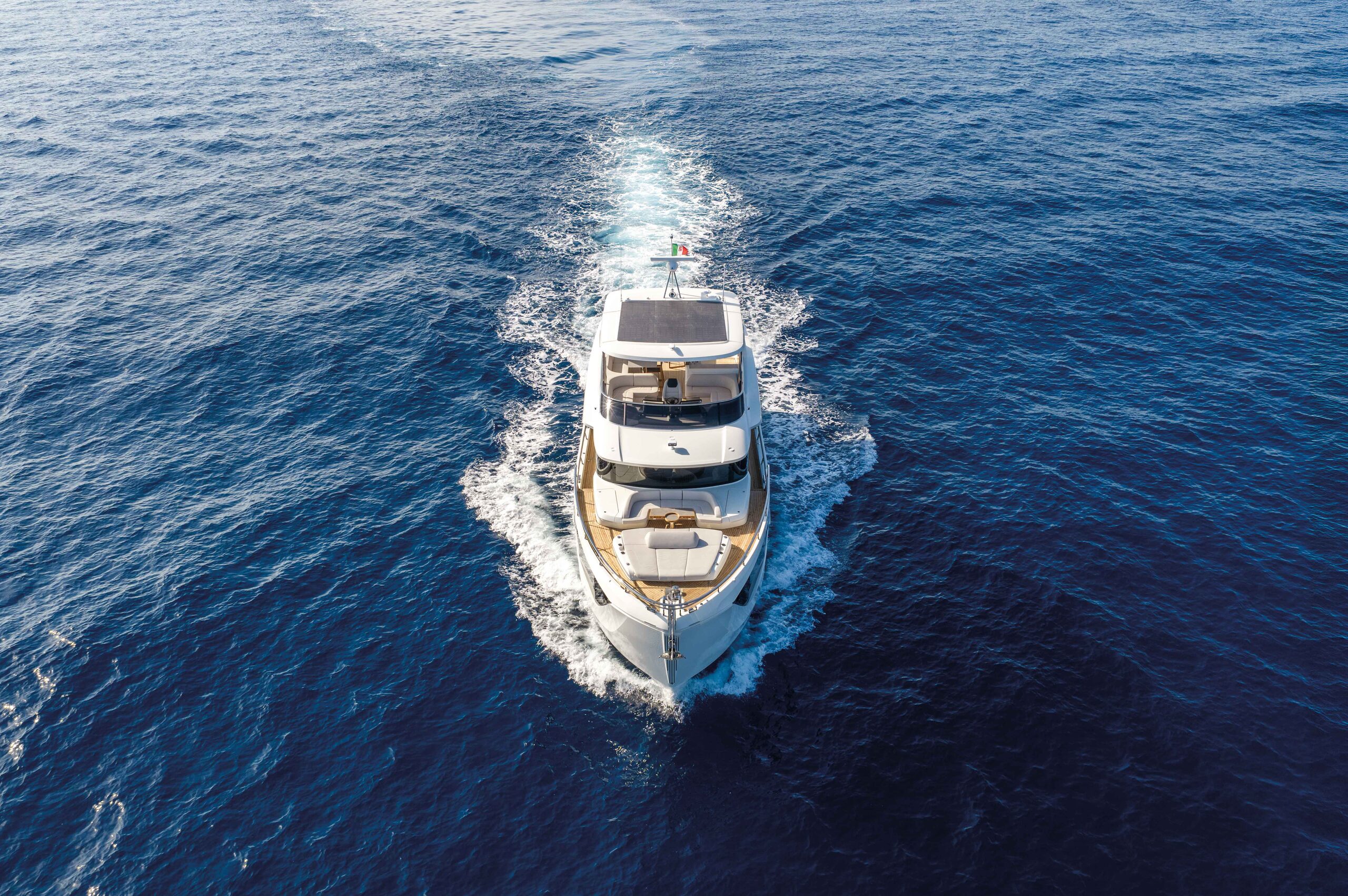 Absolute Navetta 66 exterior