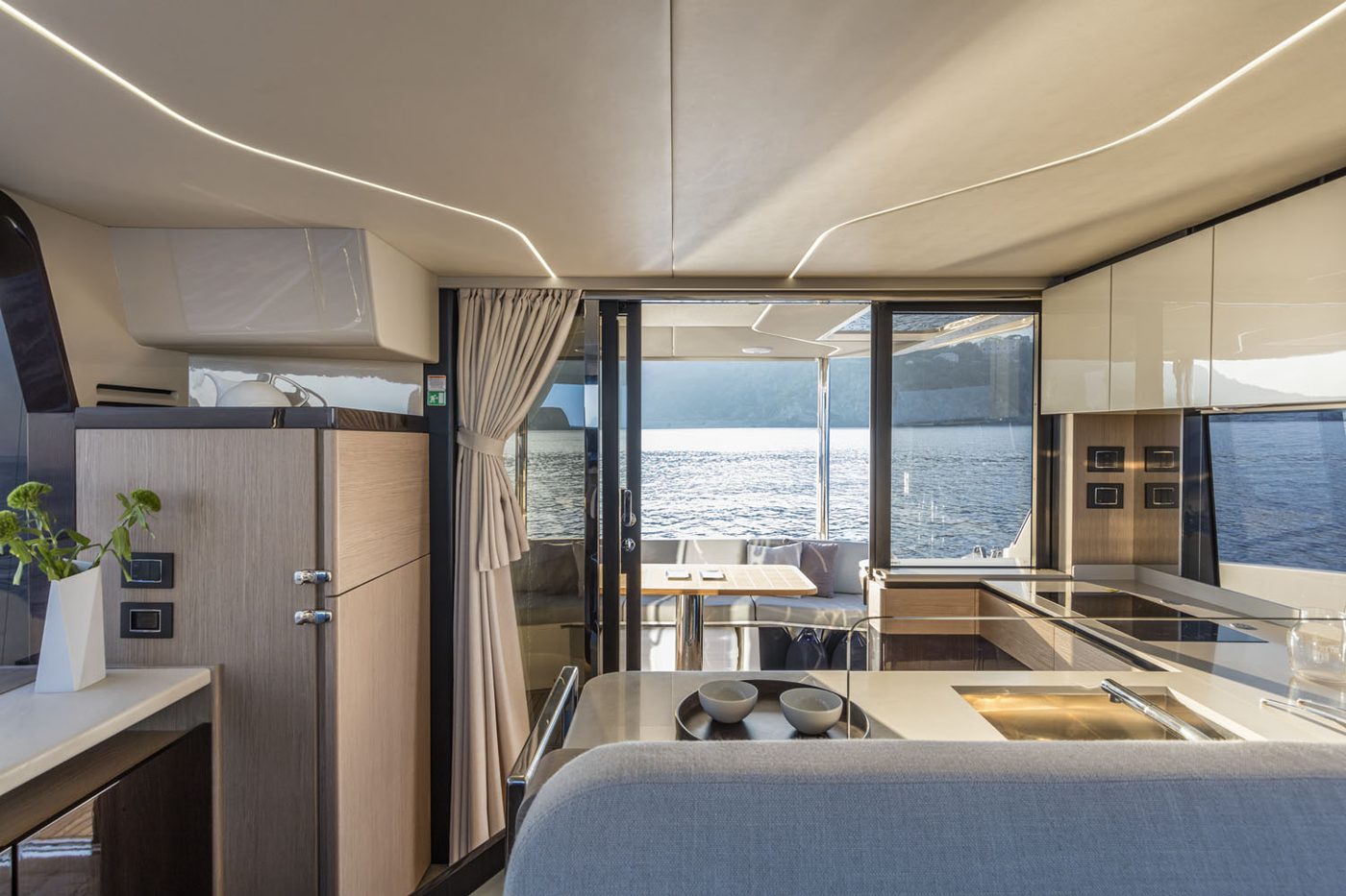 Absolute 47 FLY interior