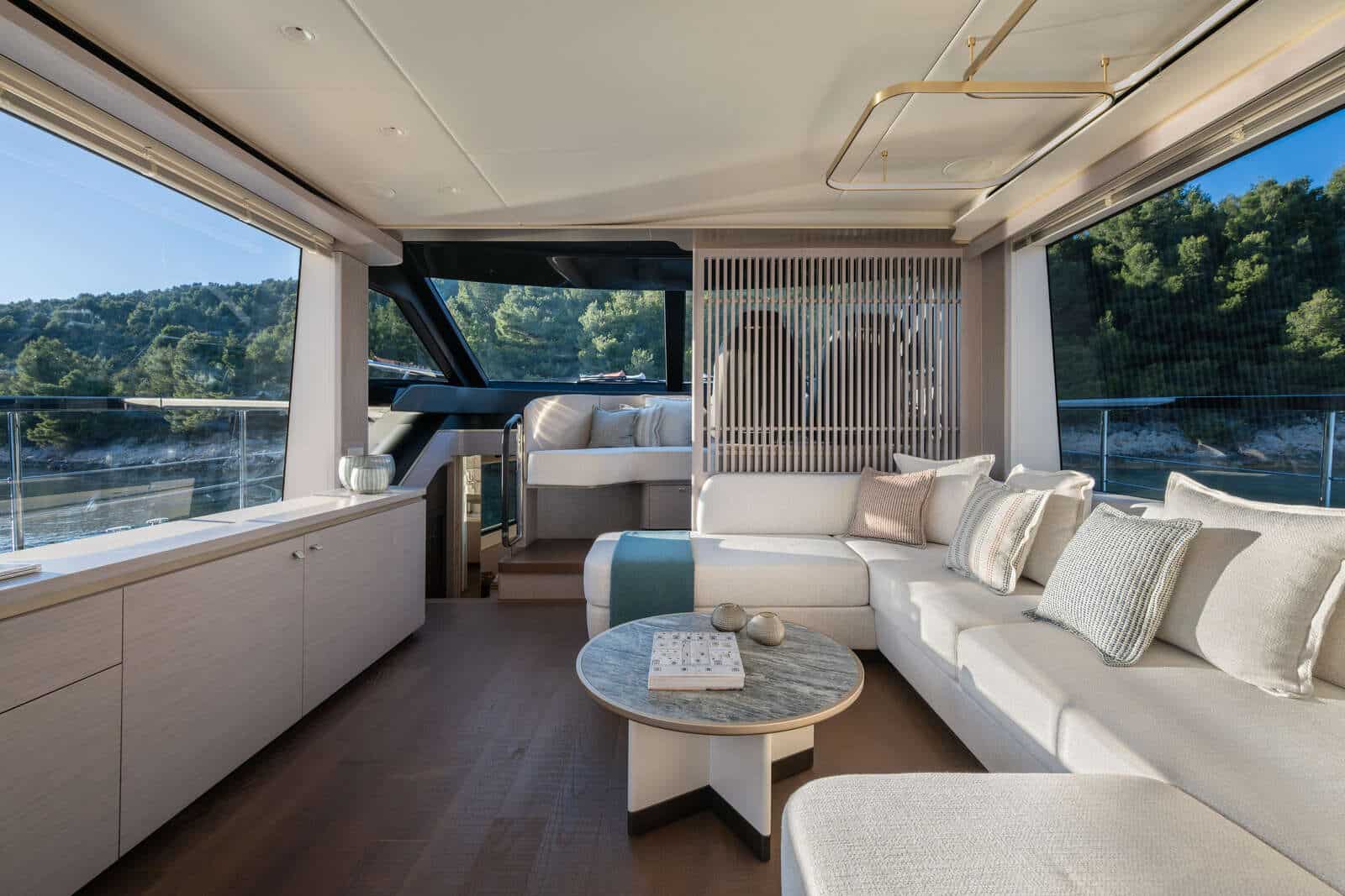 Absolute 70 FLY interior