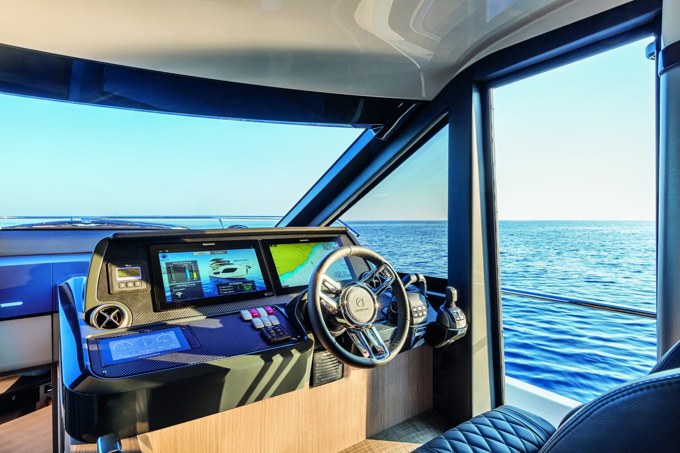 Absolute 47 FLY interior