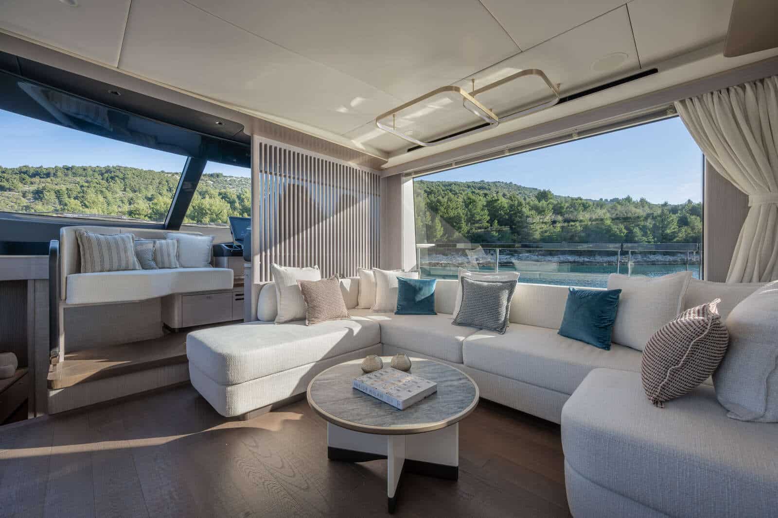 Absolute 70 FLY interior