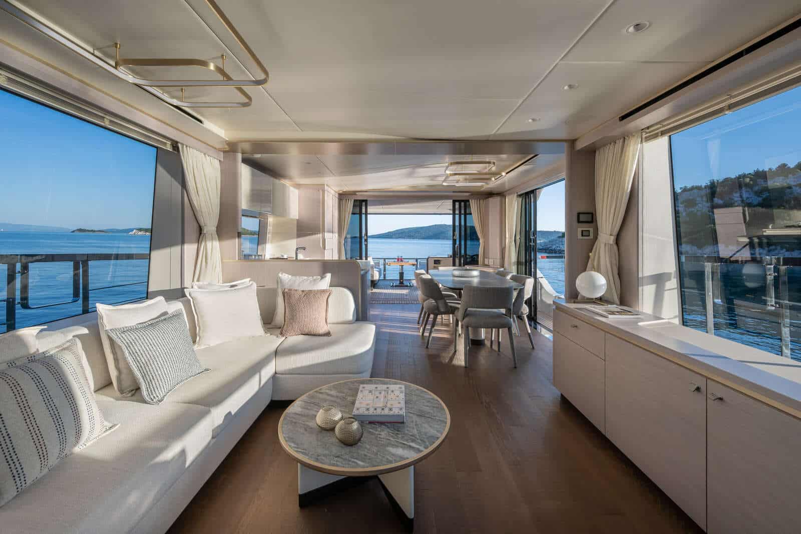 Absolute 70 FLY interior