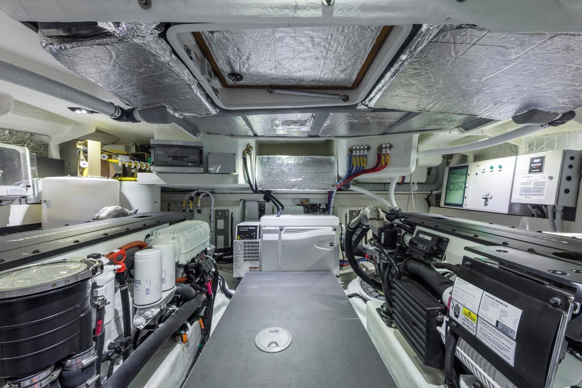 Absolute 47 FLY interior