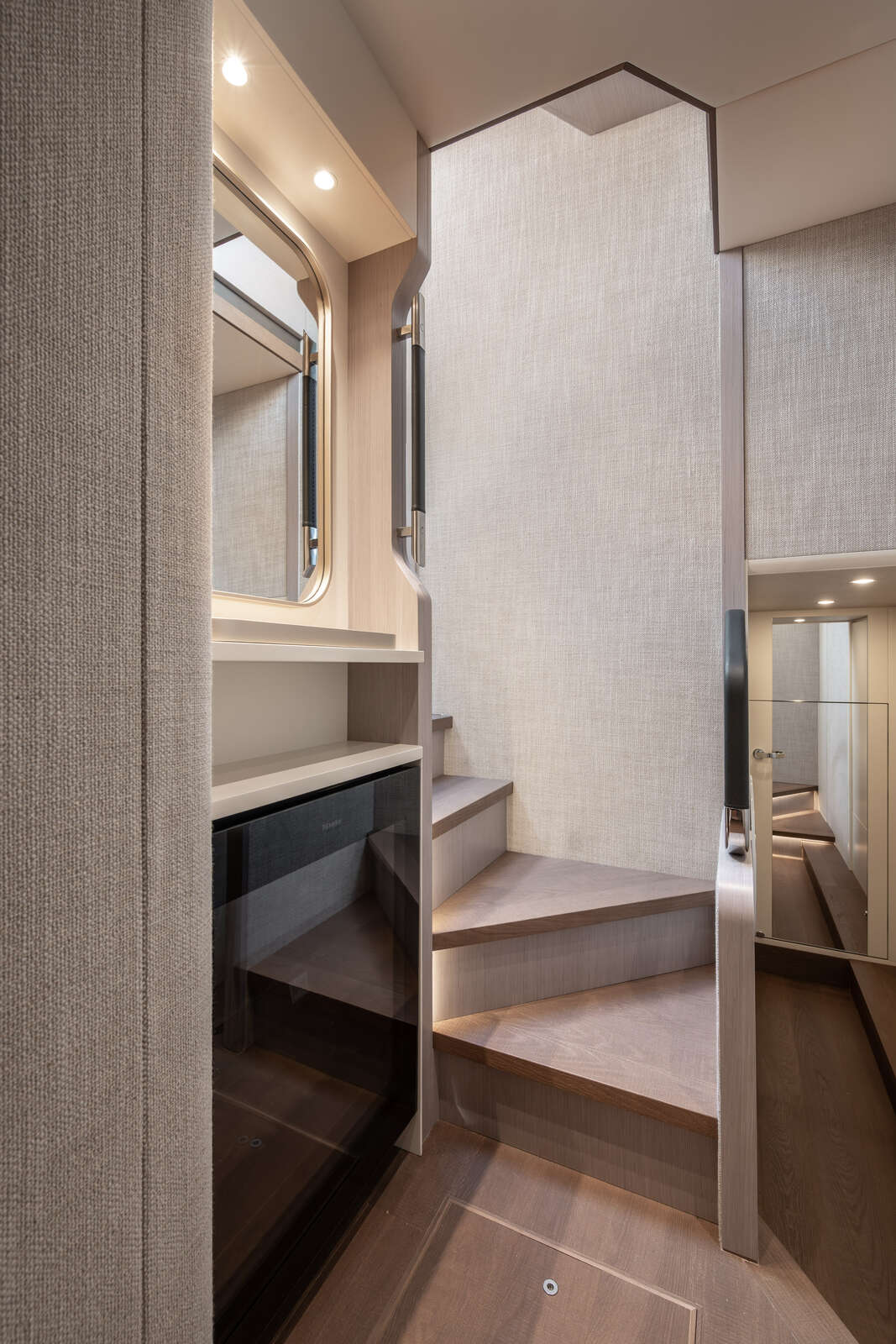 Absolute 70 FLY interior