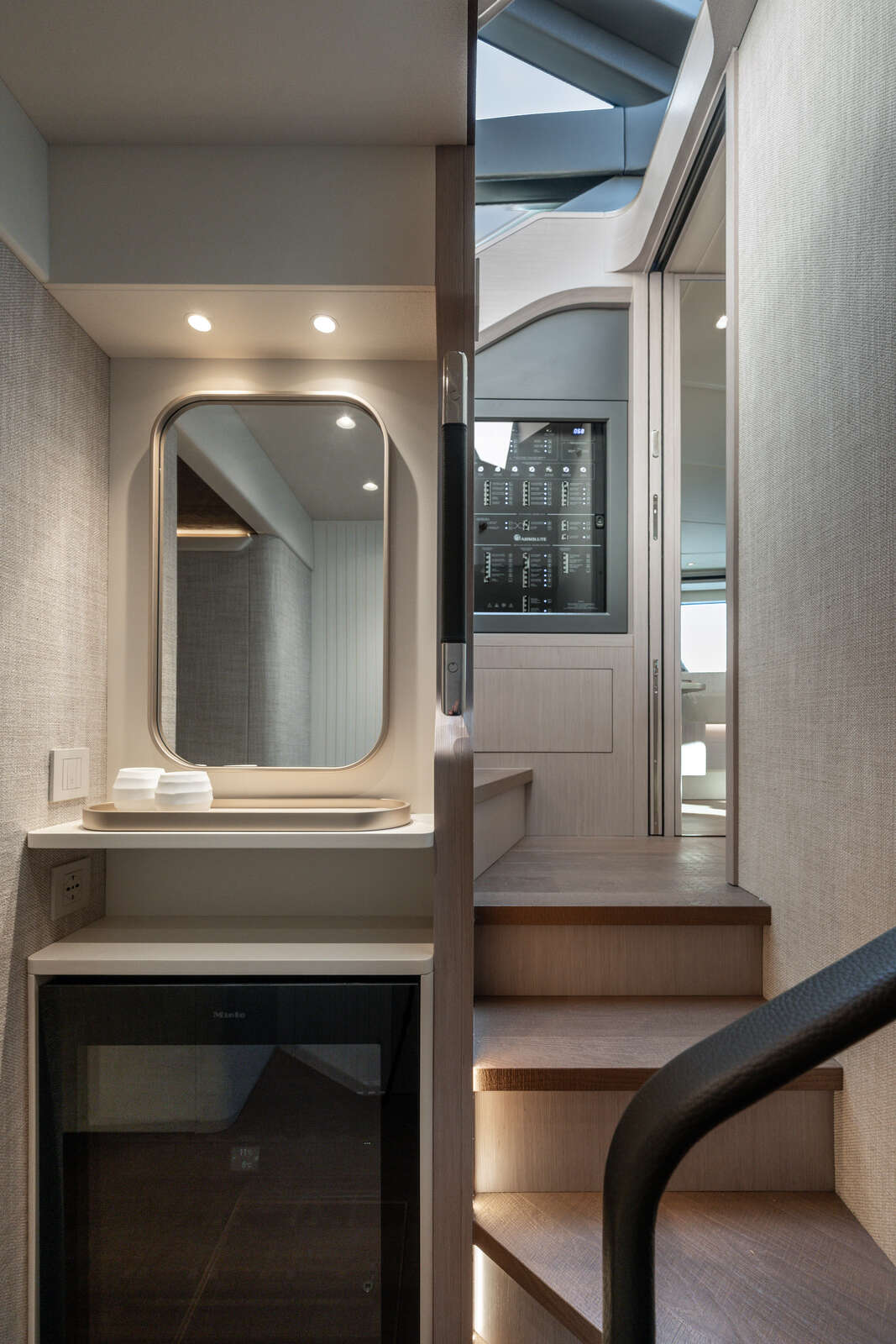 Absolute 70 FLY interior