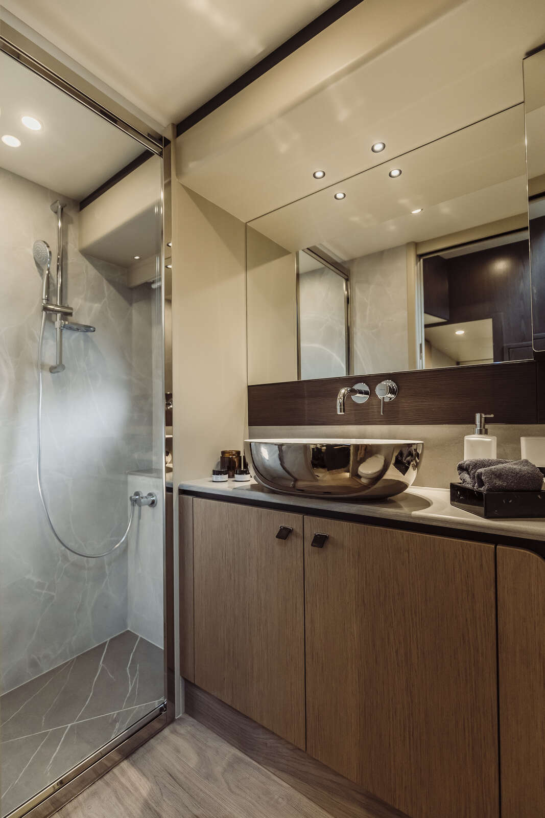 Absolute 52 FLY interior