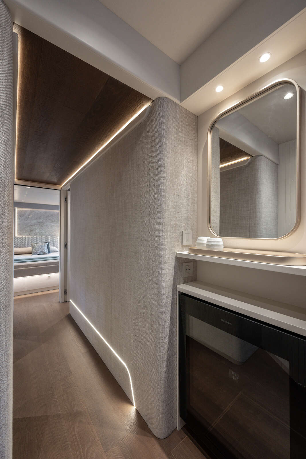 Absolute 70 FLY interior